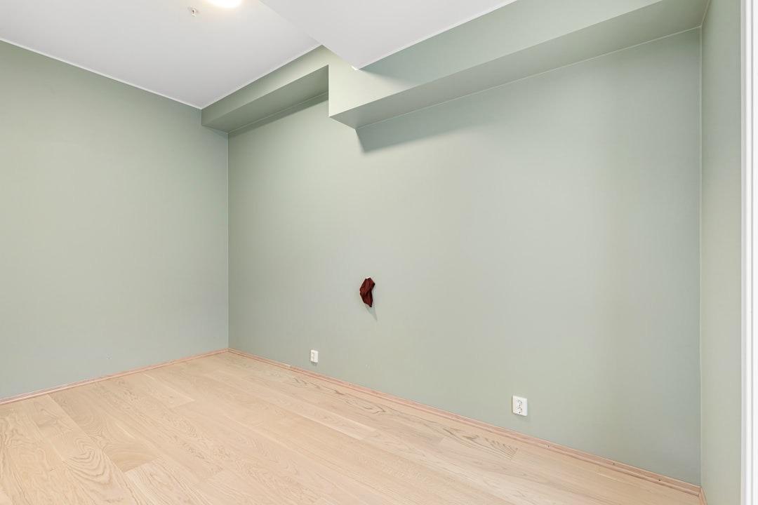 Living room with freshly painted walls