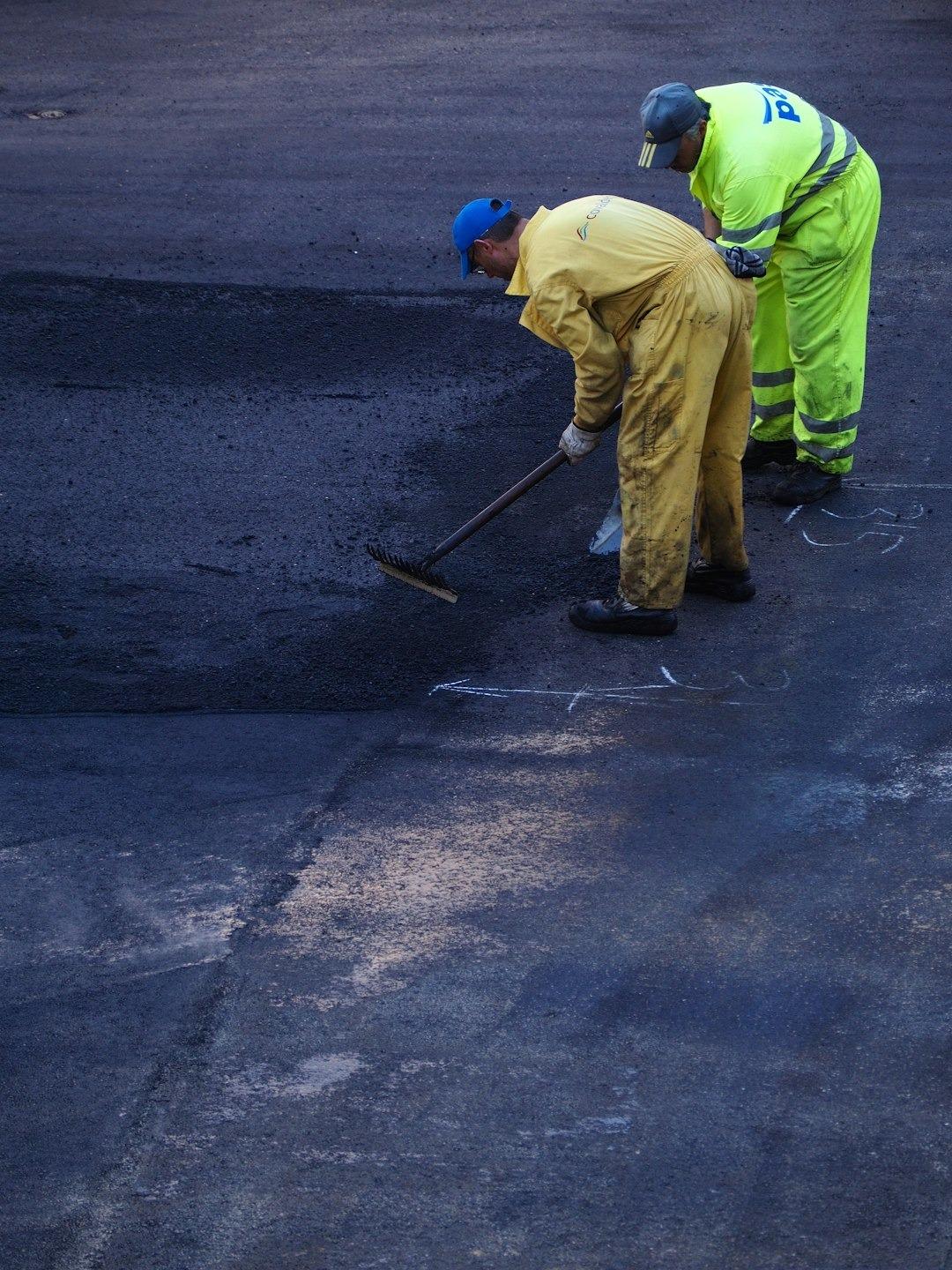 Choosing asphalt maintenance service